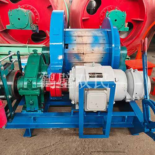 鑿井絞車廠家生產的JT-0.8×0.6P礦用提升絞車發貨！