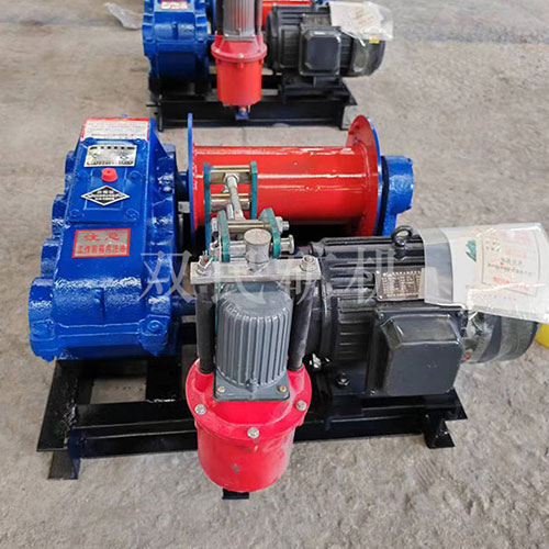 卷揚機，也叫絞車